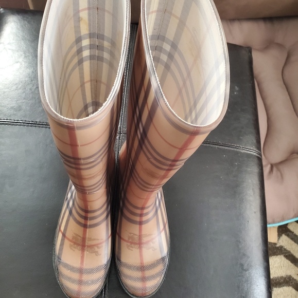 COPY - Burberry Boots, 100% Authentic. - Picture 3 of 3